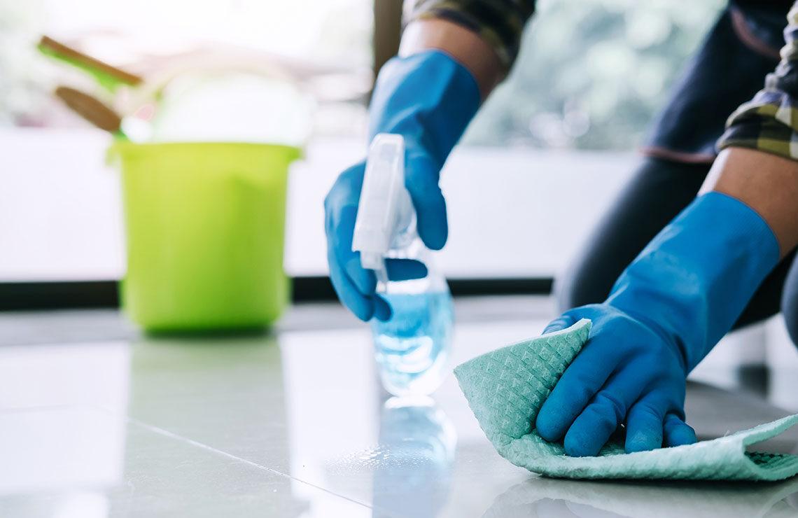 Professionelle Grundreinigung gegen hartnäckige Flecken